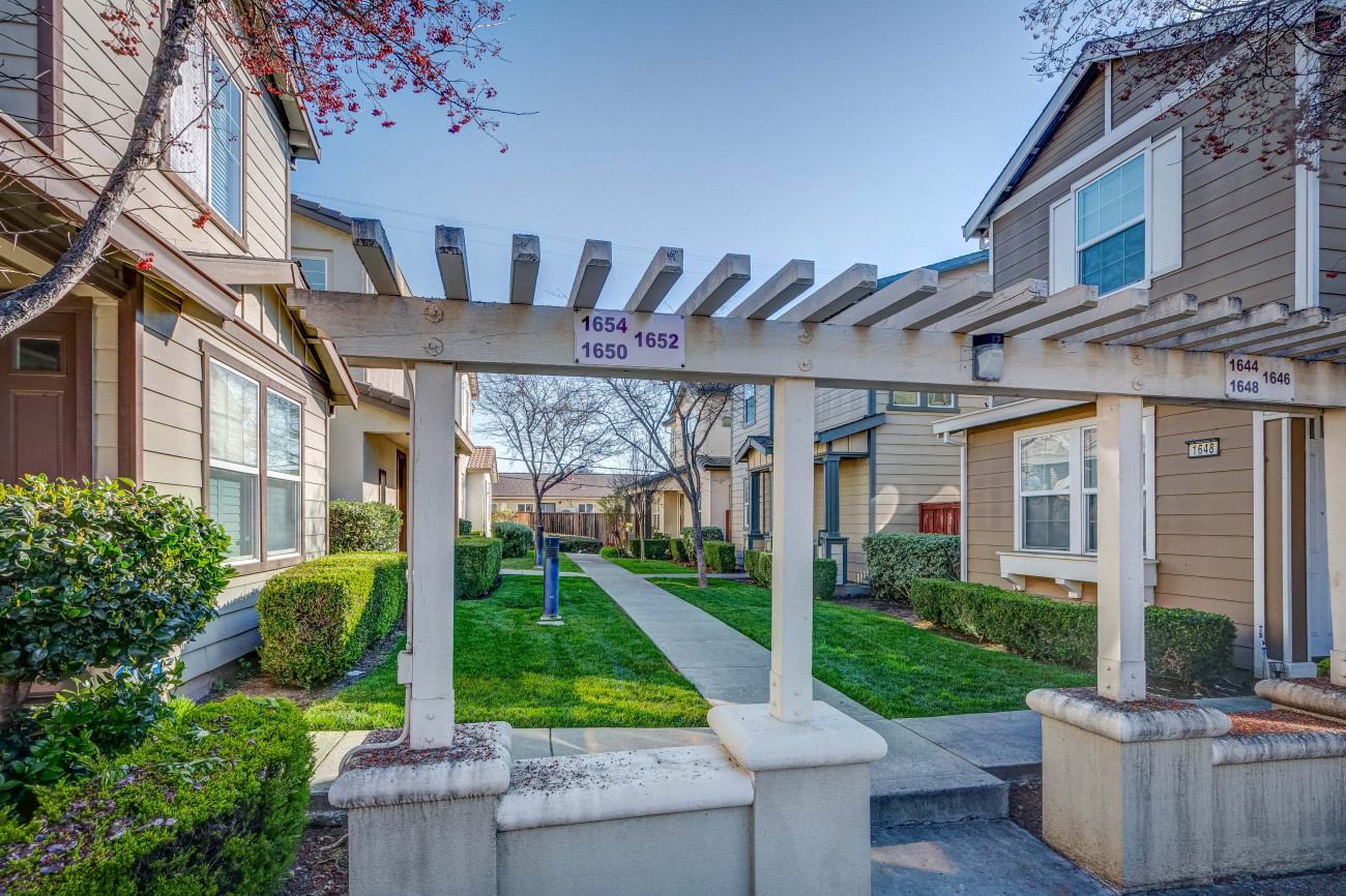 1652 Glenmore-11.jpg